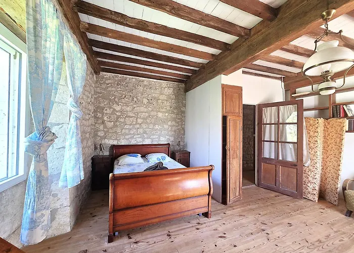 Holiday home Magnifique Ferme Renovee Et Sa Piscine Ecologique - 15 Personnes - 7 Touffailles